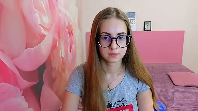 Snapshot of AliceAdams chatting on 02-06-25, 05:09 AliceAdams online show from 02-06-25, 05:09