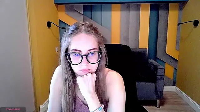 Snapshot of AliceAdams chatting on 03-08-25, 11:37 AliceAdams online show from 03-08-25, 11:37