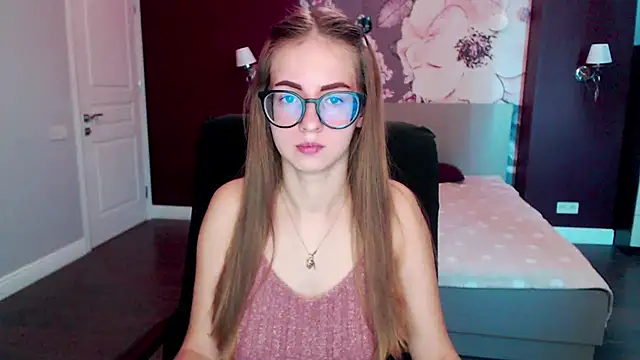 Snapshot of AliceAdams chatting on 03-20-25, 07:14 AliceAdams online show from 03-20-25, 07:14