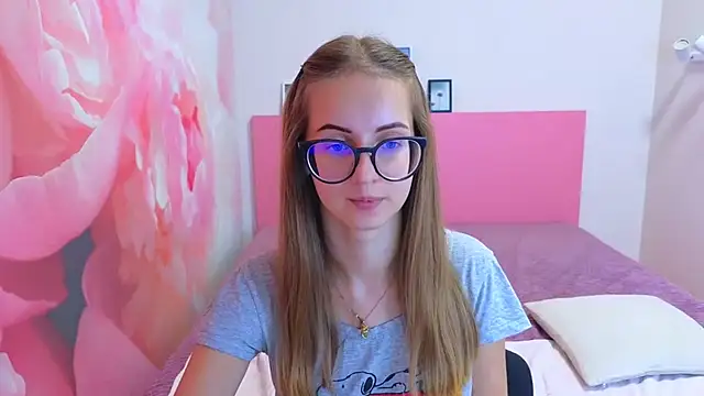 Snapshot of AliceAdams chatting on 11-13-25, 08:13 AliceAdams online show from 11-13-25, 08:13