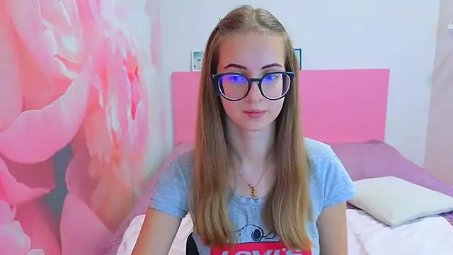 Snapshot of AliceAdams chatting on 11-15-25, 08:33 AliceAdams online show from 11-15-25, 08:33