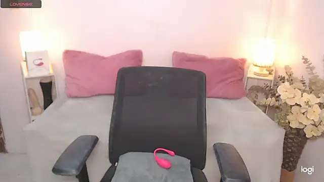 AmazingDREAMGirl online show from 12-16-24, 01:22