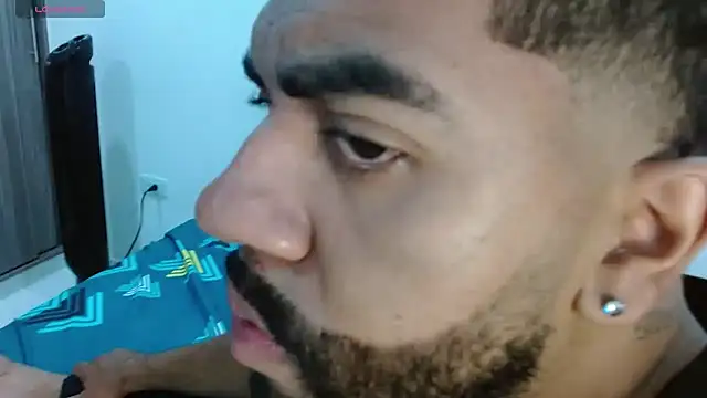 Snapshot of Aroon_Stonne chatting on 02-16-25, 05:48 Aroon Stonne online show from 02-16-25, 05:48