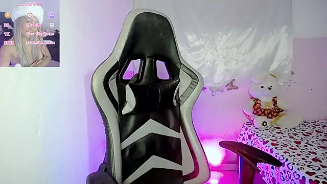 ninatiny online show from 02-19-25, 10:56