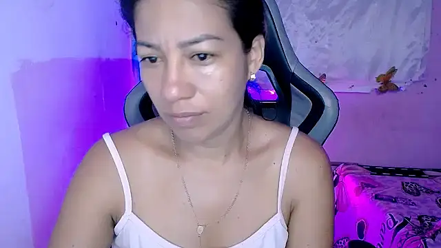 ninatiny online show from 10-31-25, 09:21