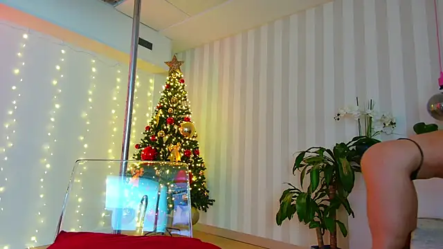 girl nextd00r online show from 12-13-24, 01:22