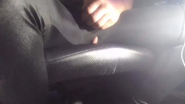 Snapshot of mobotix85 chatting on 10-19-25, 01:34 mobotix85 online show from 10-19-25, 01:34