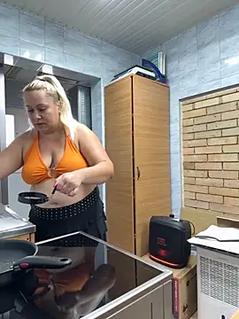 Snapshot of SabinaSweety chatting on 09-10-25, 07:30 SabinaSweety online show from 09-10-25, 07:30