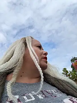 Snapshot of SabinaSweety chatting on 10-14-25, 11:33 SabinaSweety online show from 10-14-25, 11:33