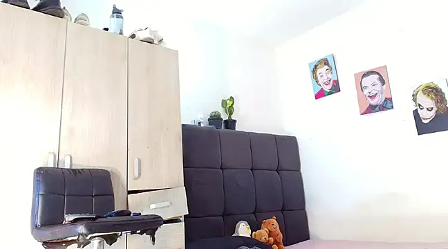 Snapshot of queenaliice chatting on 03-07-25, 05:49 queenaliice online show from 03-07-25, 05:49