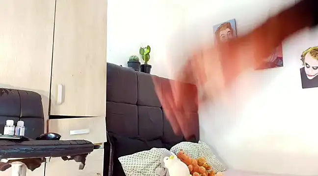 Snapshot of queenaliice chatting on 03-08-25, 05:54 queenaliice online show from 03-08-25, 05:54