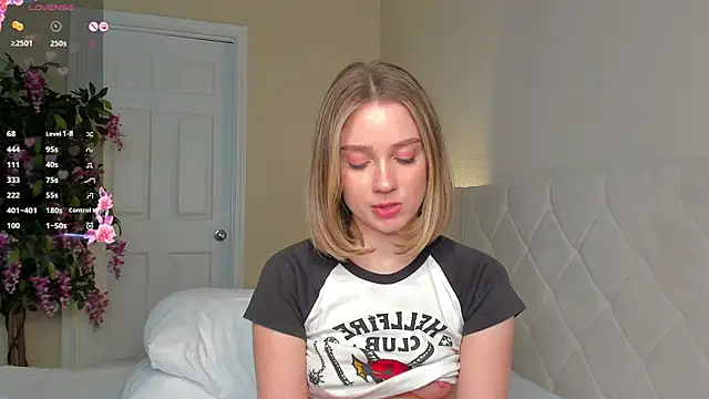 Snapshot of BabyEllen chatting on 01-20-25, 10:04 BabyEllen online show from 01-20-25, 10:04