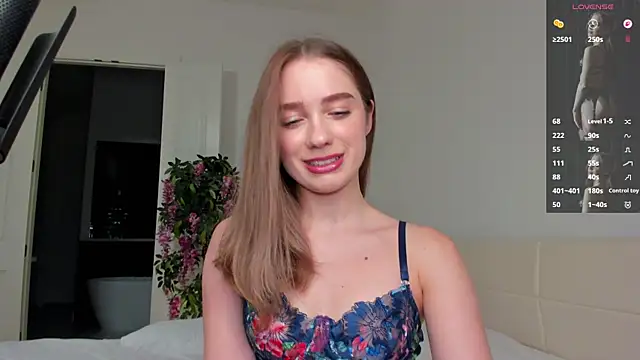 Snapshot of BabyEllen chatting on 09-15-25, 10:54 BabyEllen online show from 09-15-25, 10:54