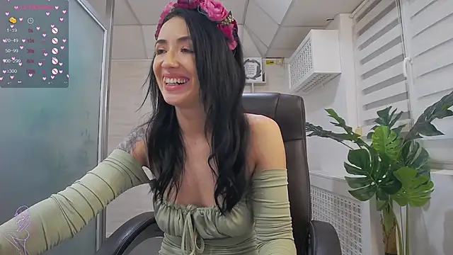 Snapshot of GlamKate chatting on 03-10-25, 10:15 GlamKate online show from 03-10-25, 10:15