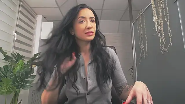 Snapshot of GlamKate chatting on 12-15-25, 04:28 GlamKate online show from 12-15-25, 04:28