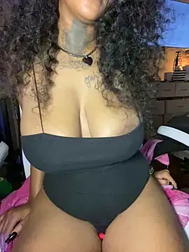 Snapshot of MzParker chatting on 02-18-25, 02:59 MzParker online show from 02-18-25, 02:59