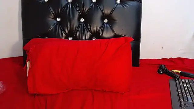 YoungRose18 online show from 10-21-25, 12:06