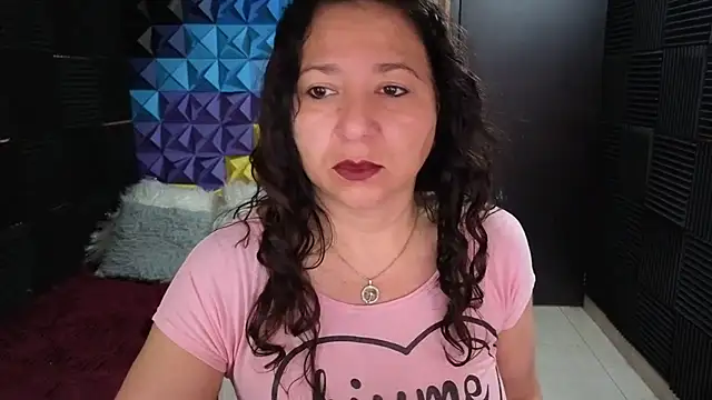 Snapshot of katifoxx chatting on 10-28-25, 02:31 katifoxx online show from 10-28-25, 02:31