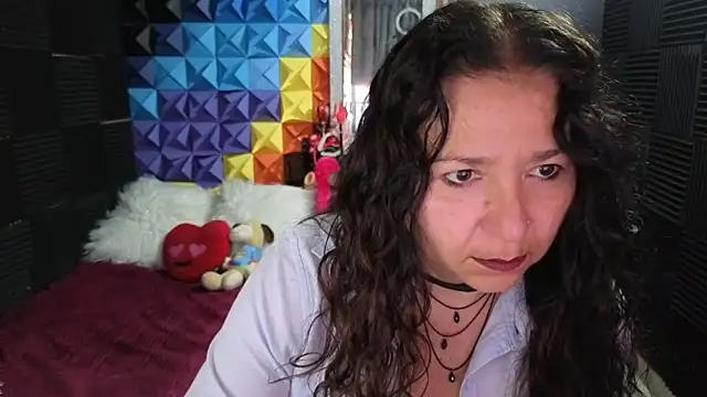 Snapshot of katifoxx chatting on 11-10-25, 04:06 katifoxx online show from 11-10-25, 04:06