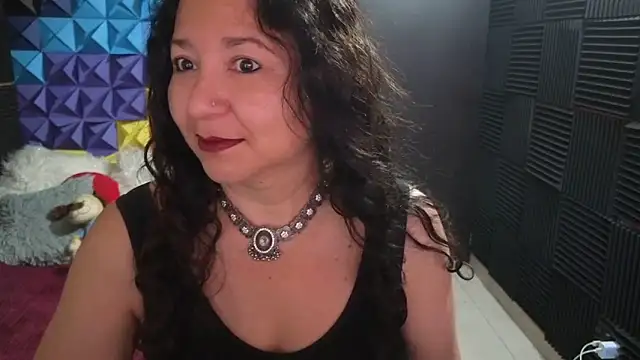 Snapshot of katifoxx chatting on 11-18-25, 04:11 katifoxx online show from 11-18-25, 04:11