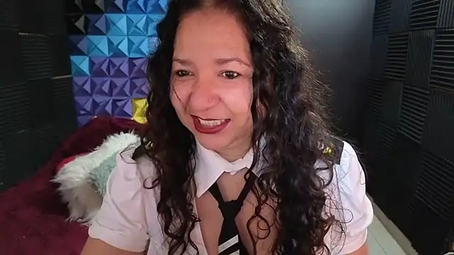 Snapshot of katifoxx chatting on 12-01-25, 02:33 katifoxx online show from 12-01-25, 02:33