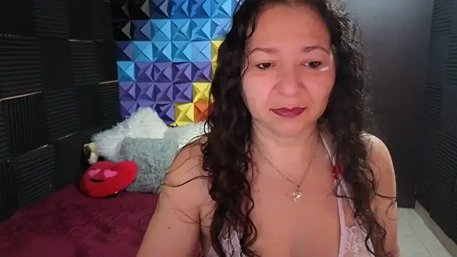 Snapshot of katifoxx chatting on 12-16-25, 04:23 katifoxx online show from 12-16-25, 04:23