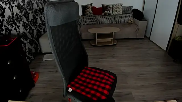 Charlotte Diamonds online show from 04-22-26, 03:53