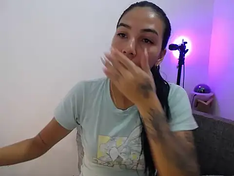 Snapshot of Allyson_Smith chatting on 01-23-25, 11:15 Allyson Smith online show from 01-23-25, 11:15