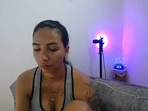 Snapshot of Allyson_Smith chatting on 02-07-25, 10:30 Allyson Smith online show from 02-07-25, 10:30