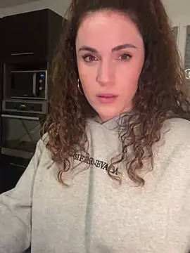 Clara-xoxo online show from 02-06-25, 08:02