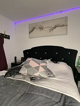 Clara-xoxo online show from 04-24-26, 08:44