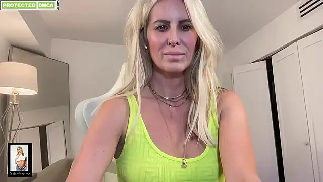 Snapshot of JordynGrange chatting on 10-01-25, 10:49 JordynGrange online show from 10-01-25, 10:49