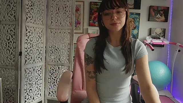 Snapshot of makiyahbelle chatting on 06-11-26, 03:04 makiyahbelle online show from 06-11-26, 03:04
