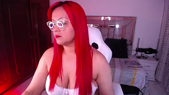 salomecastro  online show from 10-28-25, 03:32