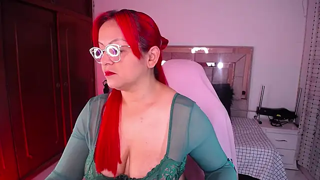 salomecastro  online show from 10-30-25, 01:18