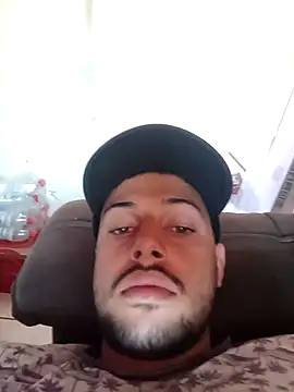 Snapshot of AzureKnee chatting on 10-20-25, 01:33 AzureKnee online show from 10-20-25, 01:33