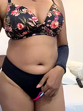 Snapshot of angelwavy chatting on 11-15-25, 12:30 angelwavy online show from 11-15-25, 12:30