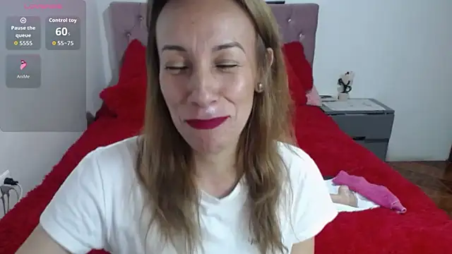 Snapshot of cristin_doll_ chatting on 10-23-25, 04:06 cristin doll online show from 10-23-25, 04:06