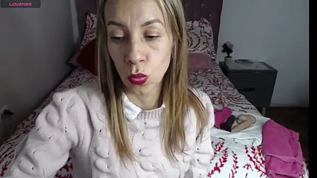 Snapshot of cristin_doll_ chatting on 11-26-25, 10:33 cristin doll online show from 11-26-25, 10:33