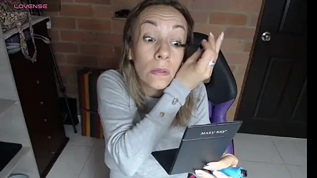 cristin doll  online show from 04-25-26, 01:25