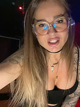 Snapshot of Etwas_neugierig chatting on 01-14-26, 02:12 Etwas neugierig online show from 01-14-26, 02:12