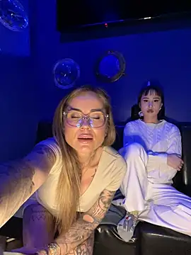 Snapshot of Etwas_neugierig chatting on 02-05-26, 03:27 Etwas neugierig online show from 02-05-26, 03:27