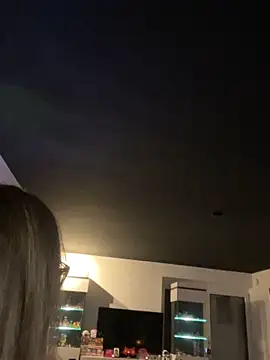 Snapshot of Etwas_neugierig chatting on 02-19-26, 06:15 Etwas neugierig online show from 02-19-26, 06:15