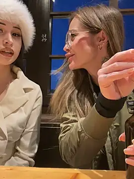 Snapshot of Etwas_neugierig chatting on 03-10-26, 05:51 Etwas neugierig online show from 03-10-26, 05:51