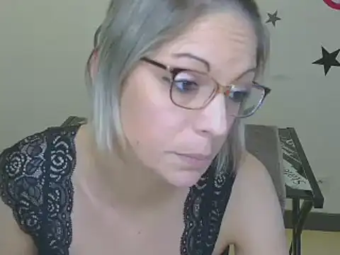 Snapshot of alixfeeling chatting on 12-20-24, 03:42 alixfeeling online show from 12-20-24, 03:42