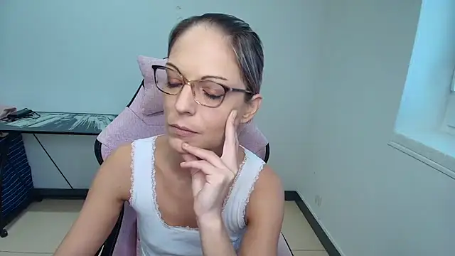 Snapshot of alixfeeling chatting on 10-07-25, 02:36 alixfeeling online show from 10-07-25, 02:36