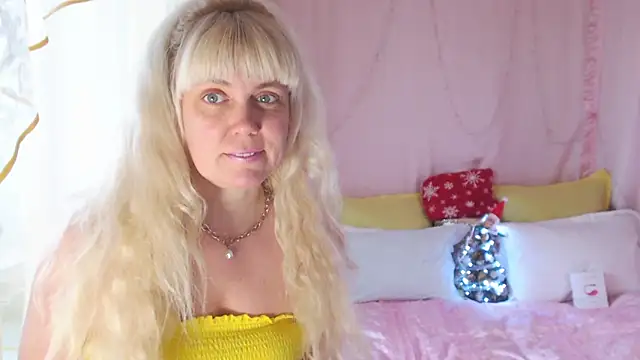 SunnySylvia online show from 12-24-24, 09:28