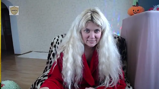 SunnySylvia online show from 10-24-25, 06:10