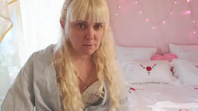 Snapshot of SunnySylvia chatting on 12-21-25, 08:10 SunnySylvia online show from 12-21-25, 08:10