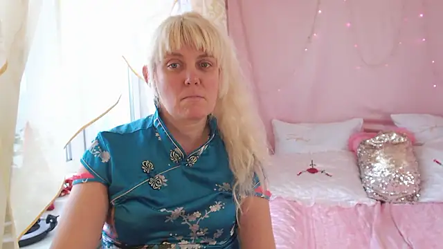 Snapshot of SunnySylvia chatting on 01-18-26, 10:52 SunnySylvia online show from 01-18-26, 10:52